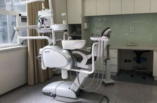 南京种植牙三甲医院排名！省人民医院口腔科规模比较大！市第一医院有资深牙齿种植医生！