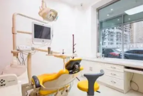随州种植牙实惠榜单前十医院揭晓，牙博仕口腔门诊是知名的大型连锁，榜二治疗方案用户满意！