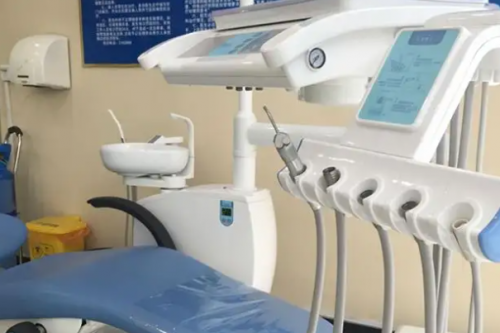 北海十大全瓷牙医院排名！牙博士口腔很多患者慕名而来！蓝天口腔有完善的医疗设施！