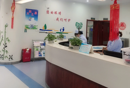 广州种植牙公立医院排名有哪些技术好？广州第一人民医院配有两间独立种植室！榜四的口腔专科！