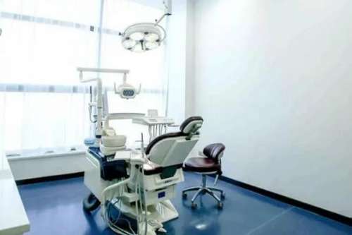 上海中山医院口腔科好不好？科室内配有30多张综合治疗椅和一系列齿科器械，附人气医生介绍！