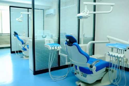成都3D烤瓷牙种植医院TOP10，榜首机构当地名气较高，成都瑞尔口腔种植有有严格的消毒管理措施！